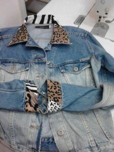 cropped-customizar-jaqueta-jeans-com-tecido-de-oncinha-8484558.jpg