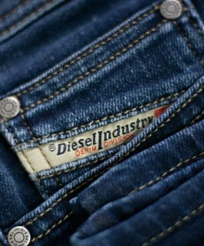 Ajustar a largura de calça Jeans da Diesel
