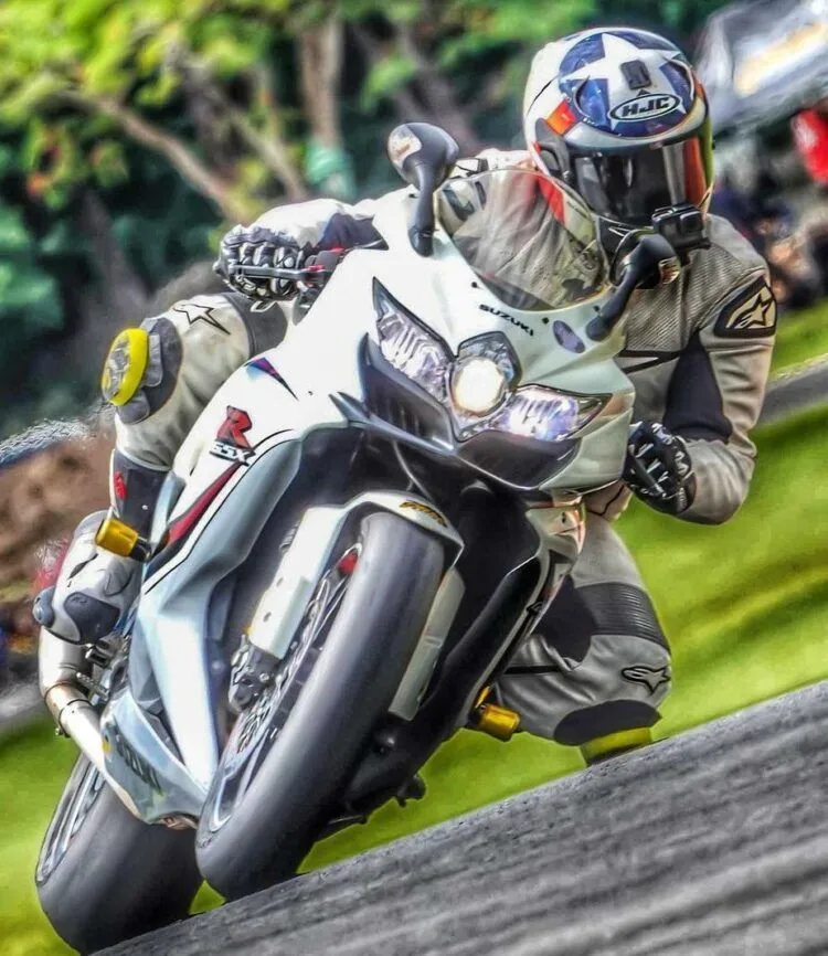 os canais de motociclistas no Instagram e no youtube