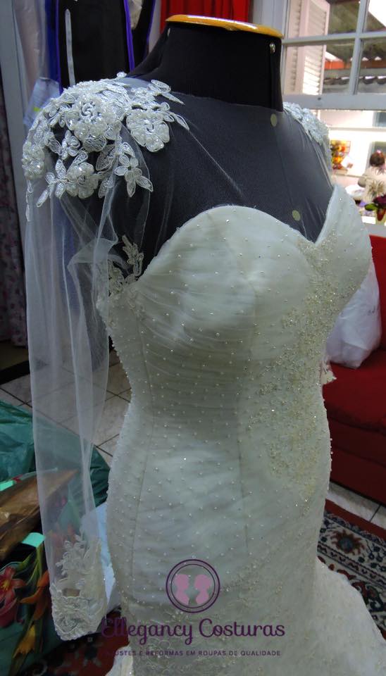 ajustes e customizações em vestido de noiva