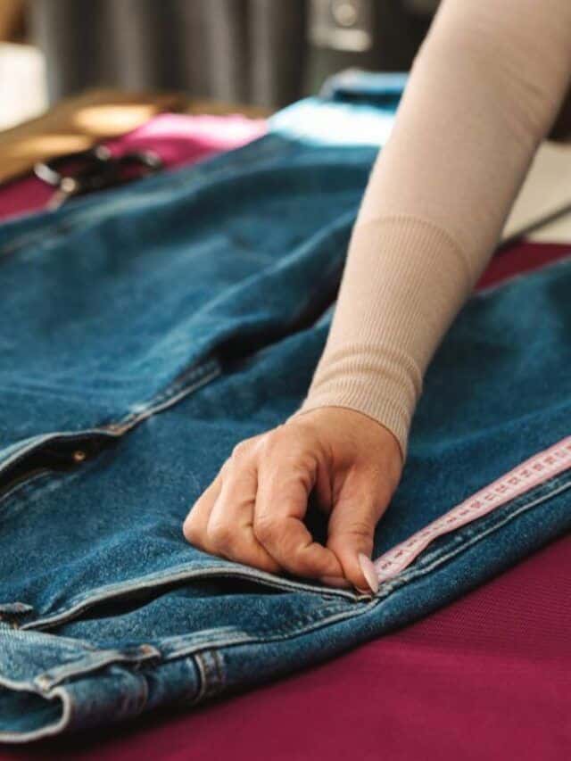 Costureira calça jeans
